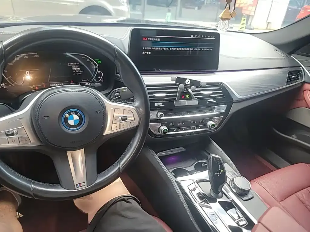 BMW 5 Series New Energy — фото 10