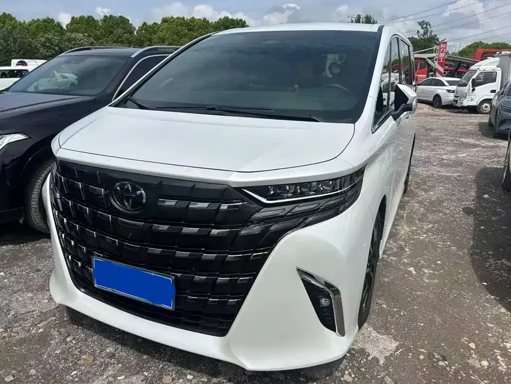 Toyota Alphard — фото 1