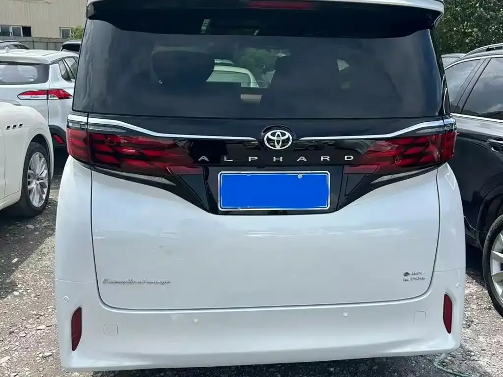 Toyota Alphard — фото 2