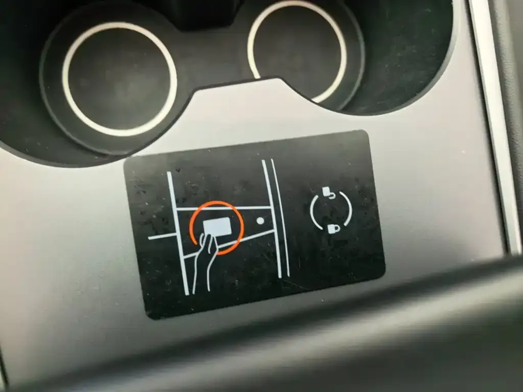 Tesla Model 3 — фото 3