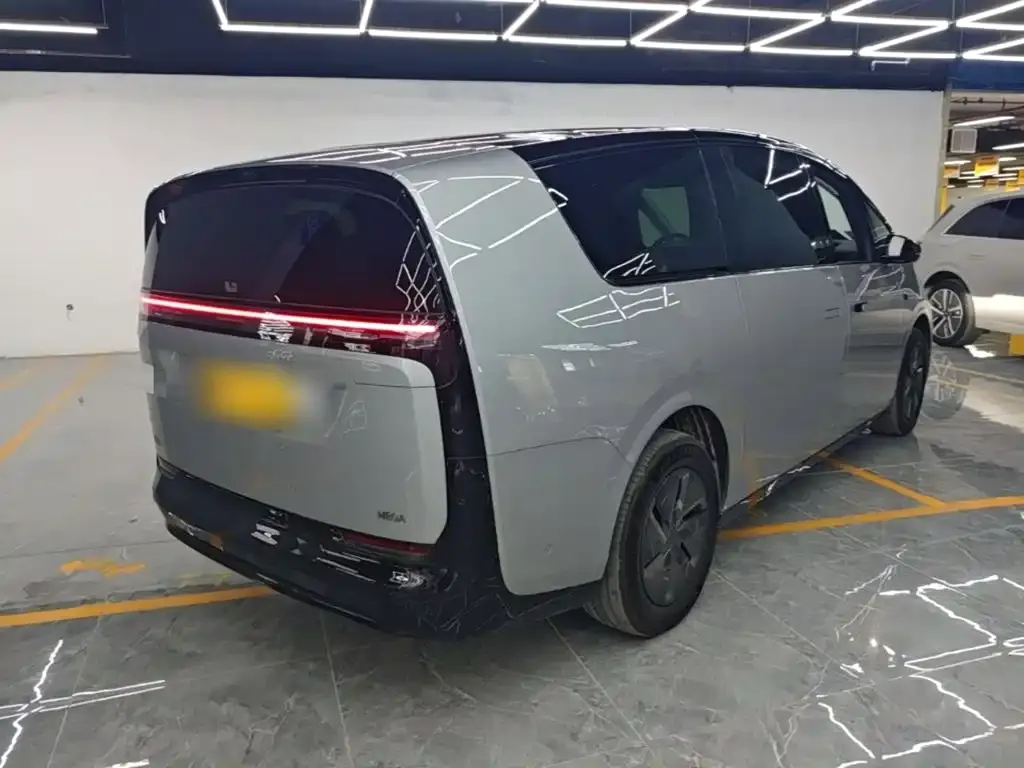 Li Auto MEGA — фото 8