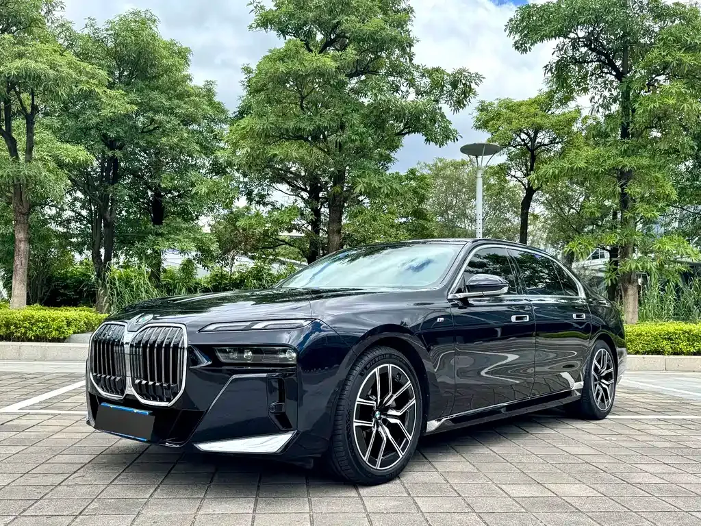 BMW 7 Series — фото 1