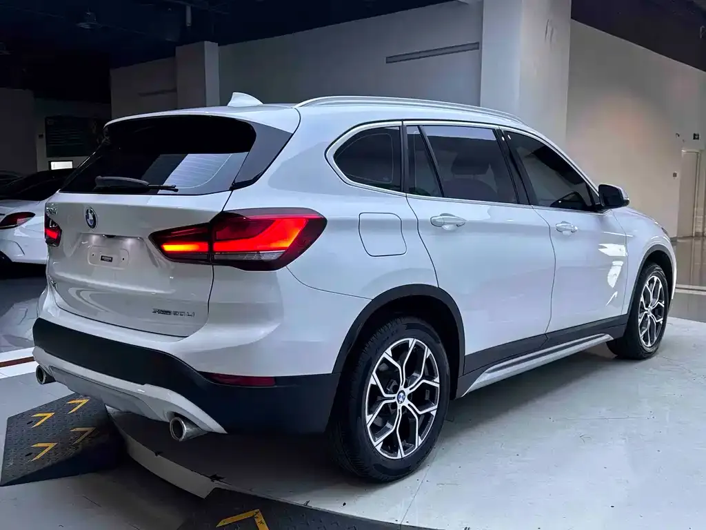 BMW X1 — фото 5