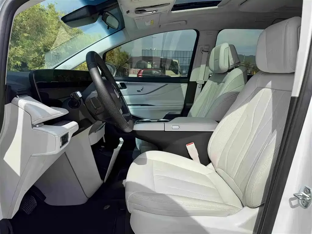 Buick GL8 Hybrid — фото 6