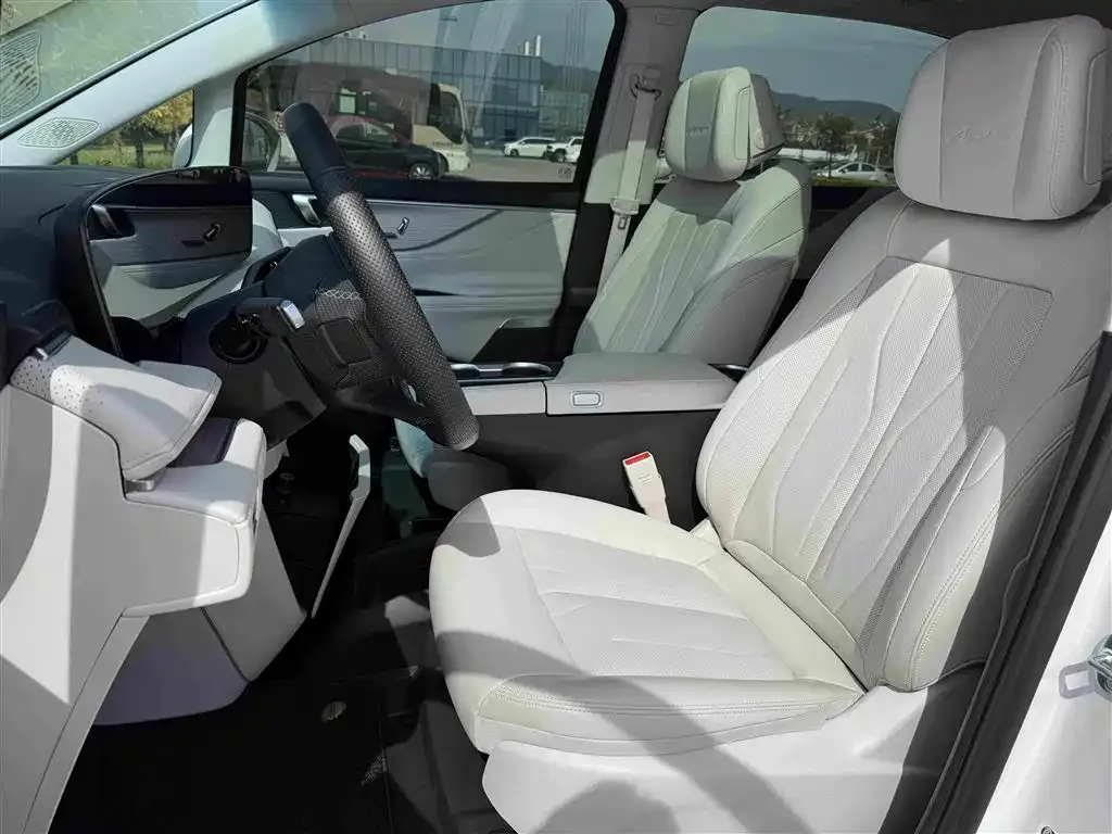 Buick GL8 Hybrid — фото 10