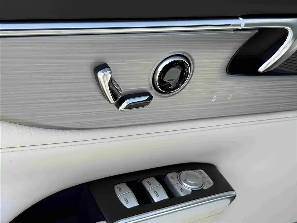 Buick GL8 Hybrid — фото 4