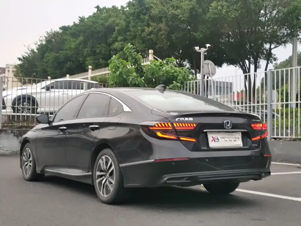 Honda Accord — фото 9