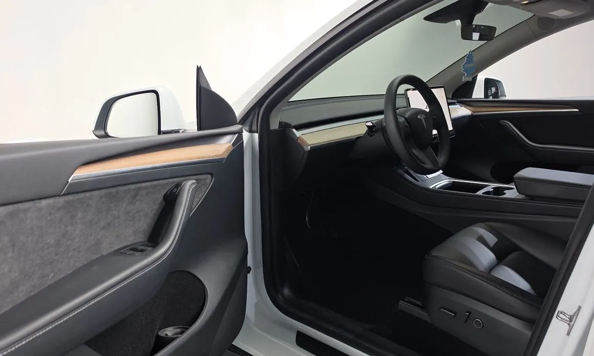 Tesla Model Y — фото 7