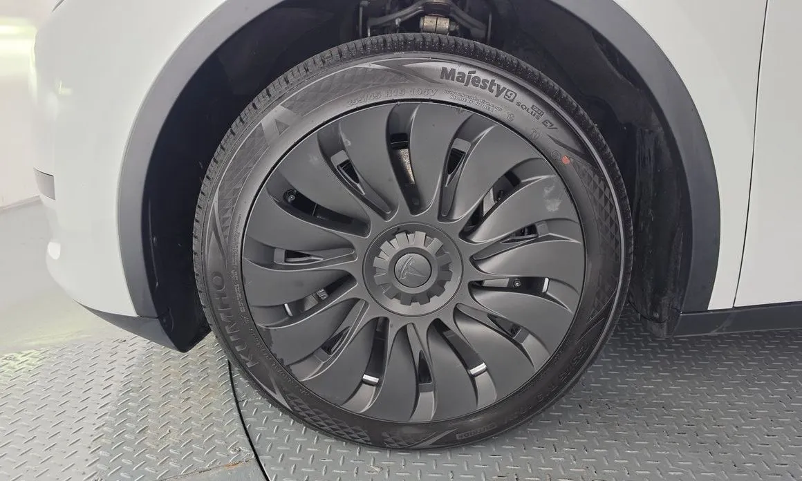 Tesla Model Y — фото 9