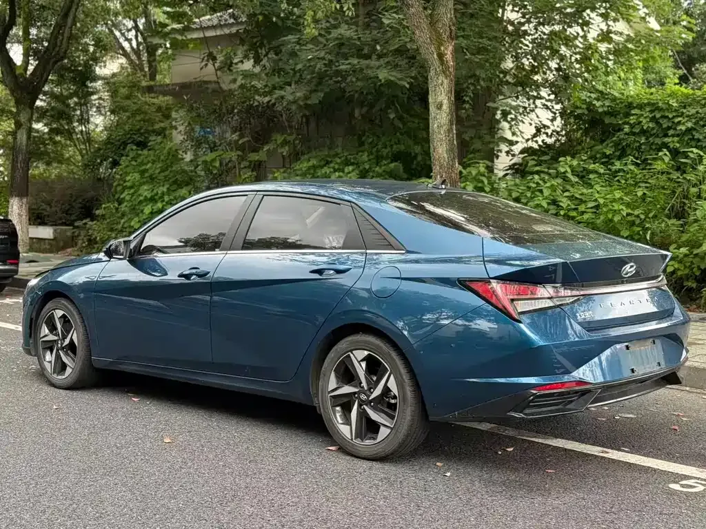 Hyundai Elantra — фото 10