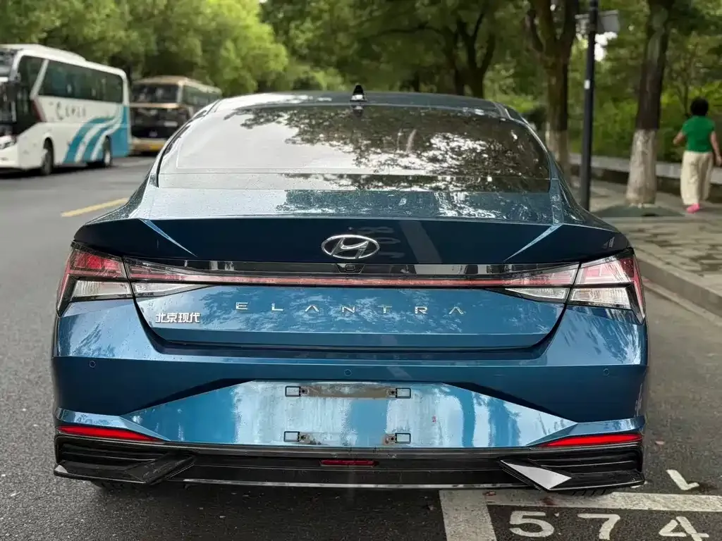 Hyundai Elantra — фото 4