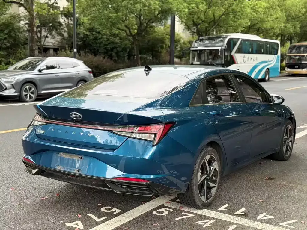 Hyundai Elantra — фото 6