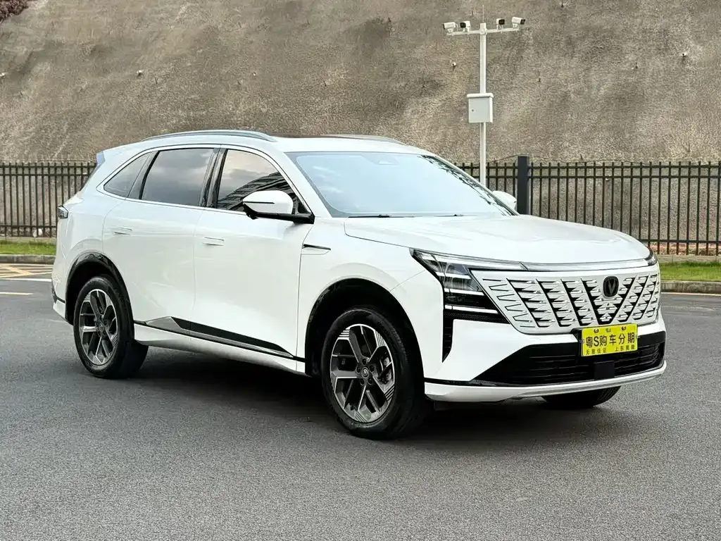 Changan CS75 PLUS — фото 1
