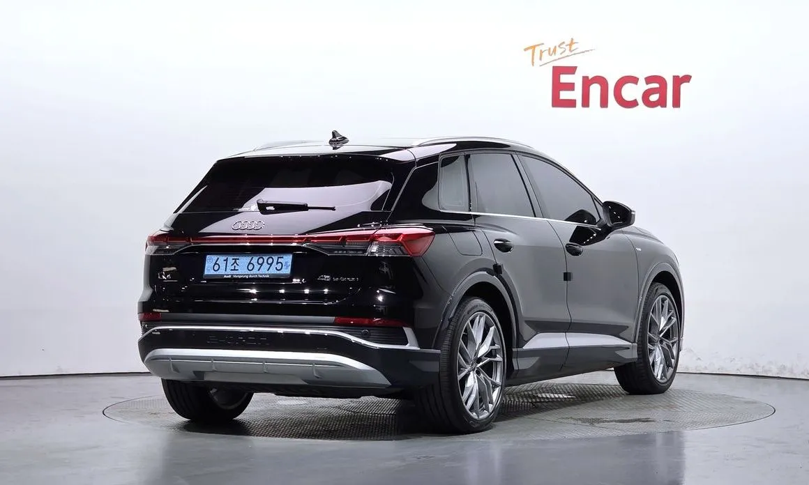 Audi Q4 e-tron — фото 3