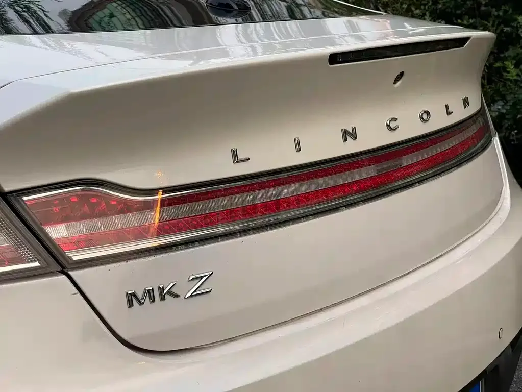 Lincoln MKZ — фото 2