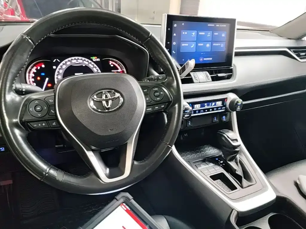 Toyota RAV4 — фото 4