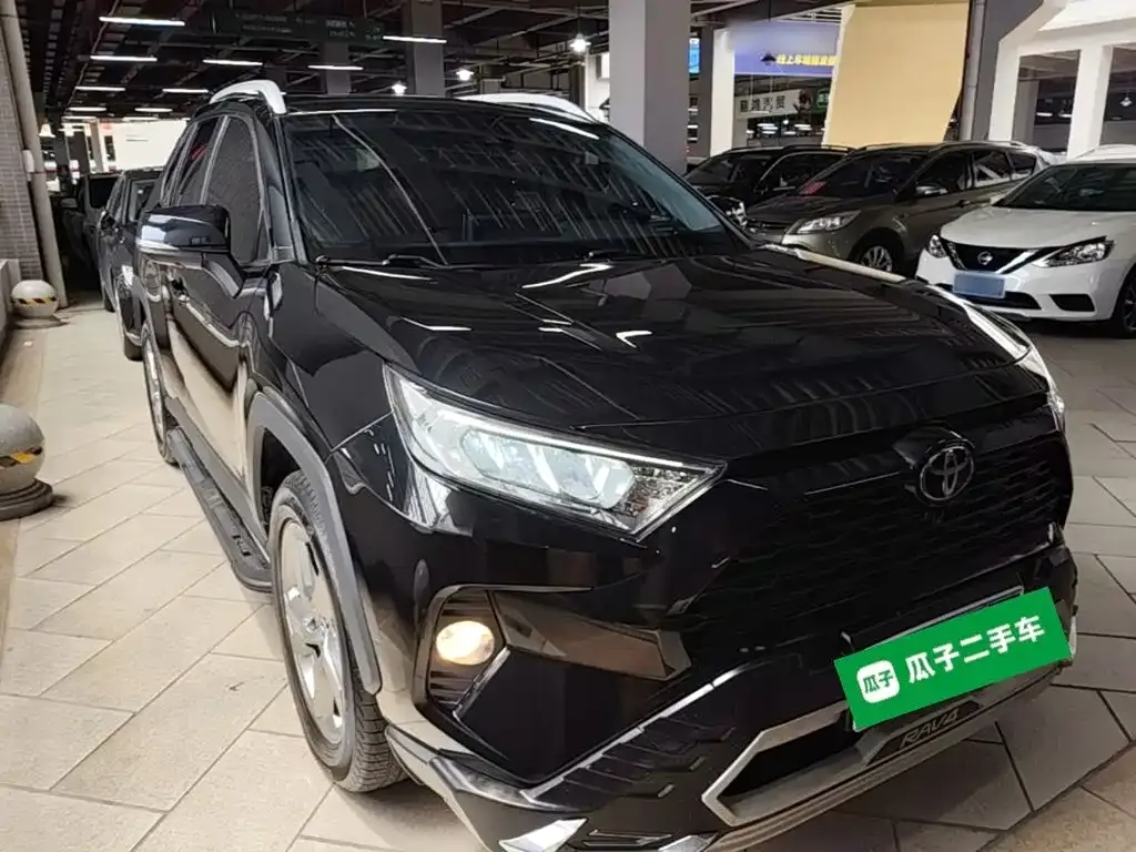 Toyota RAV4 — фото 9