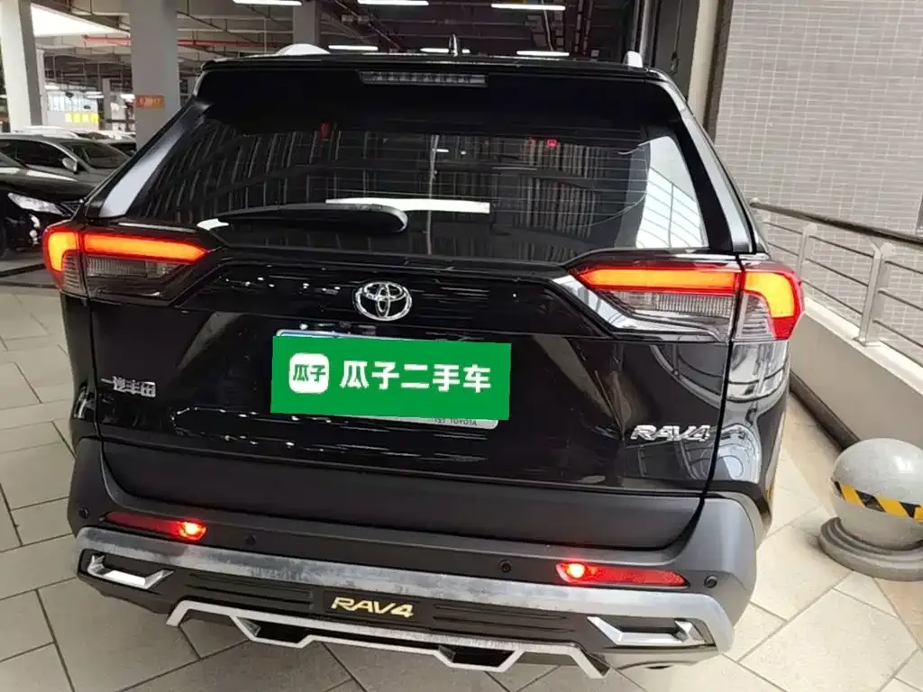 Toyota RAV4 — фото 10