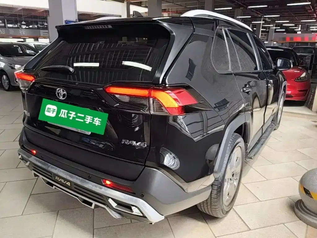 Toyota RAV4 — фото 3