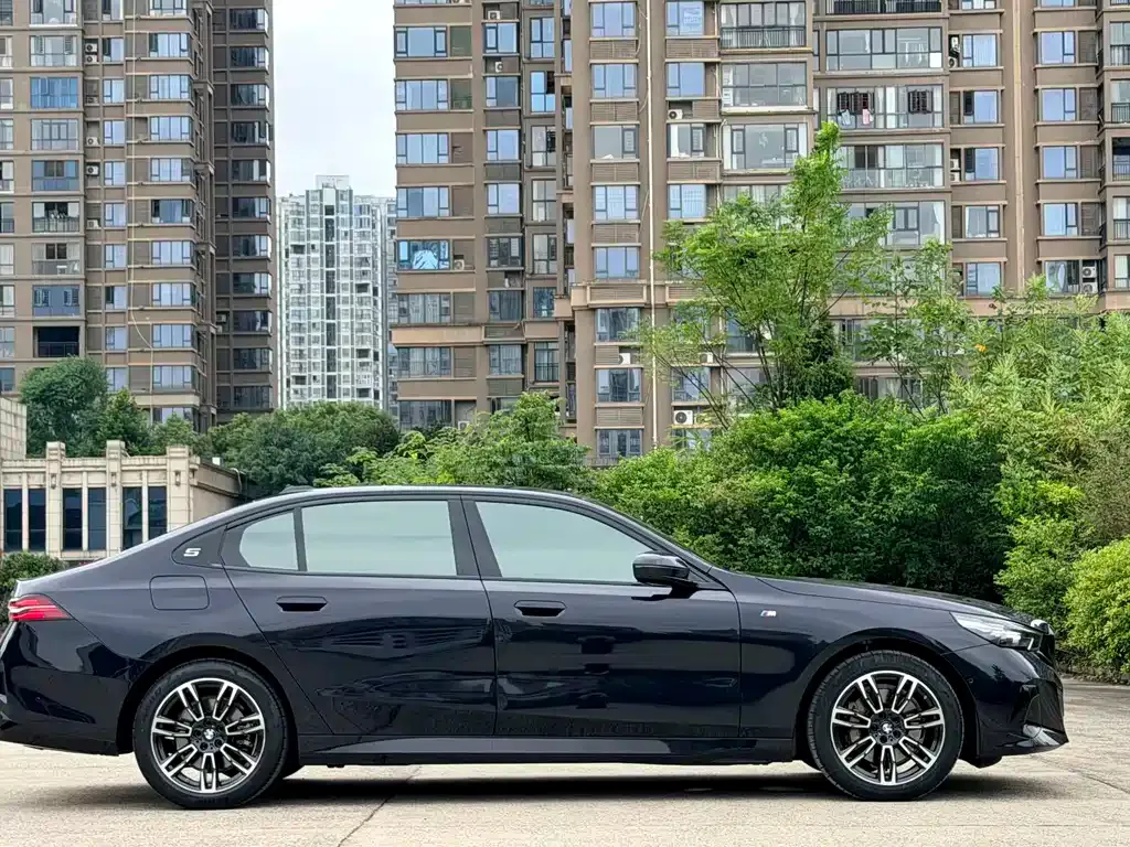 BMW 5 Series — фото 3