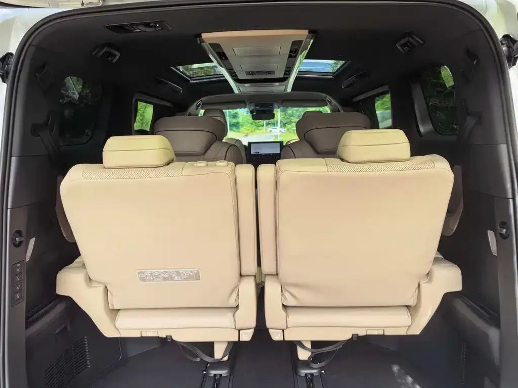 Toyota Alphard — фото 2