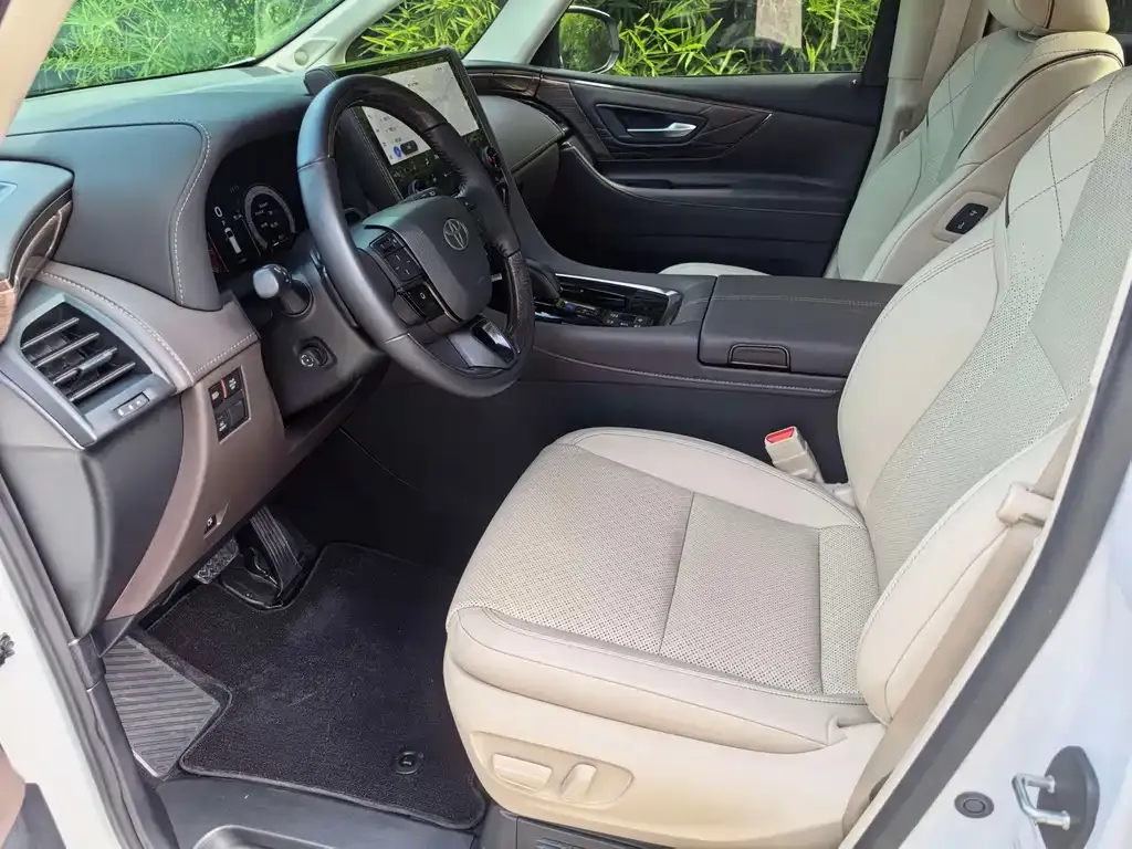 Toyota Alphard — фото 7
