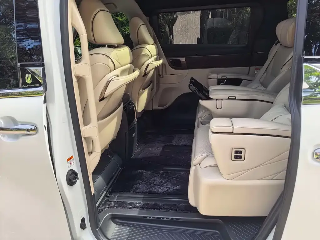 Toyota Alphard — фото 3