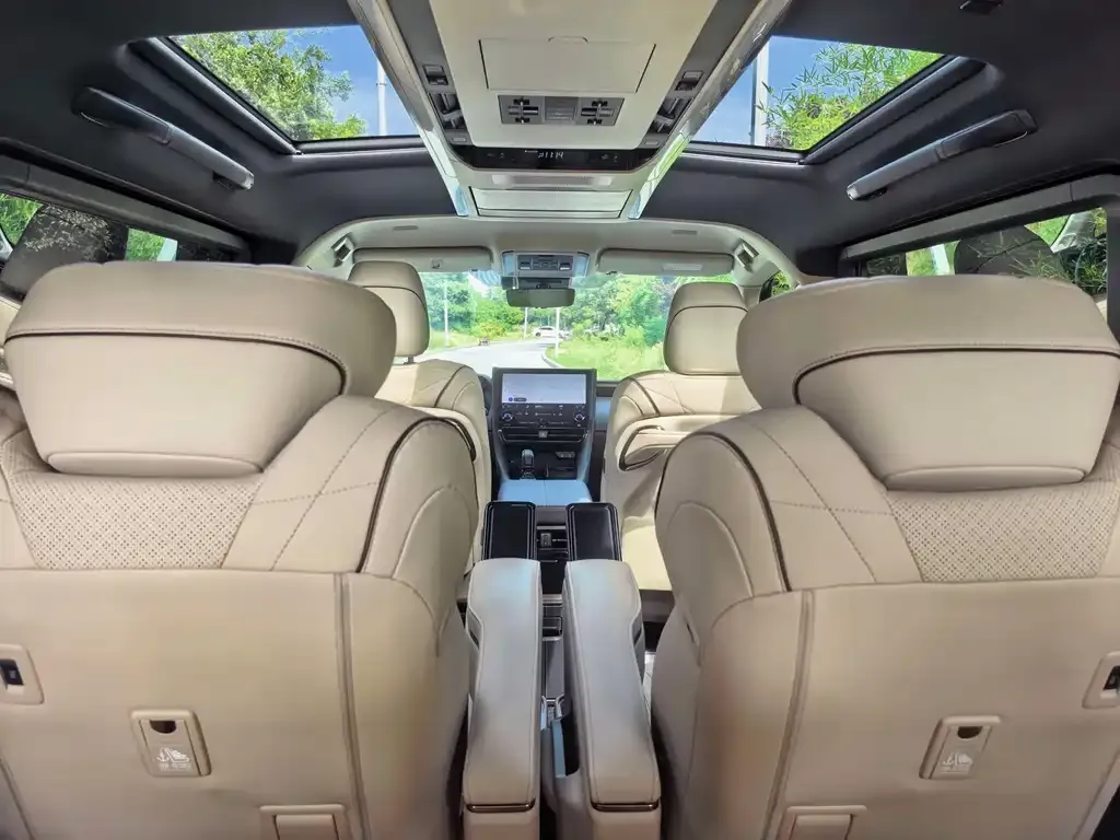 Toyota Alphard — фото 6