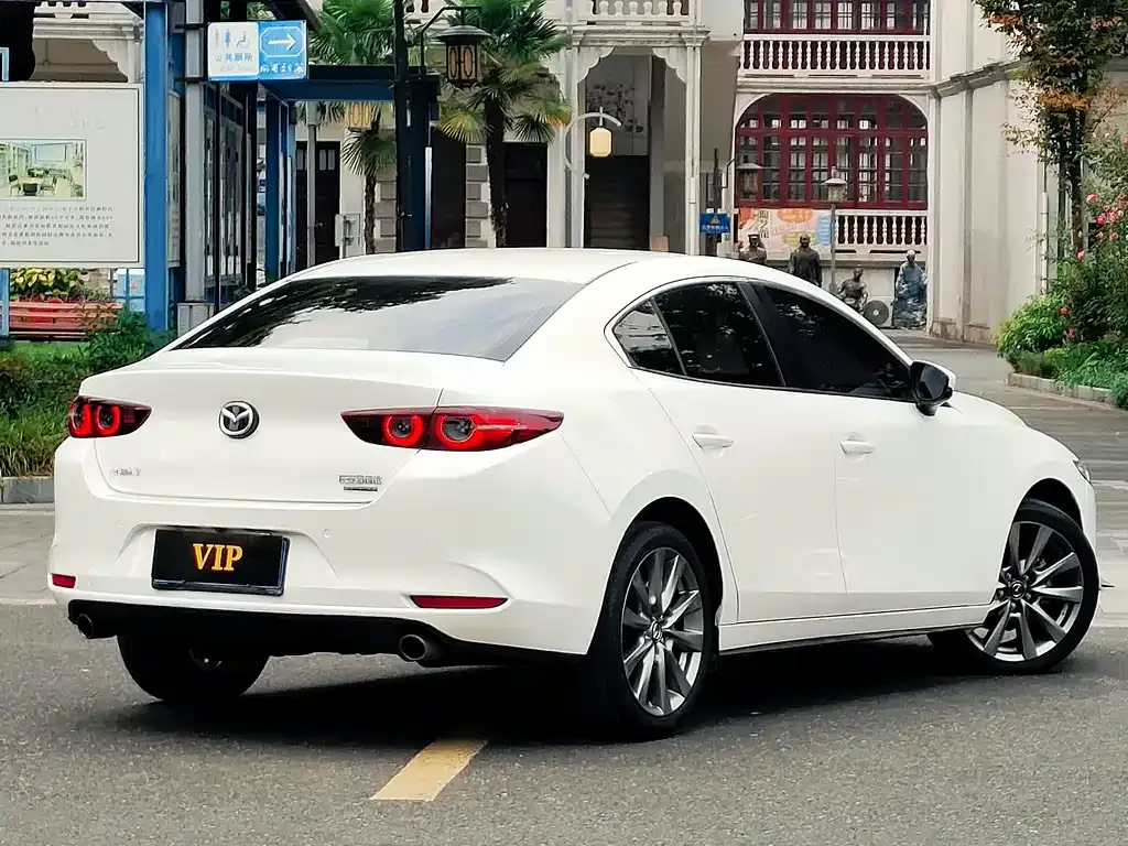Mazda 3 Axela — фото 10