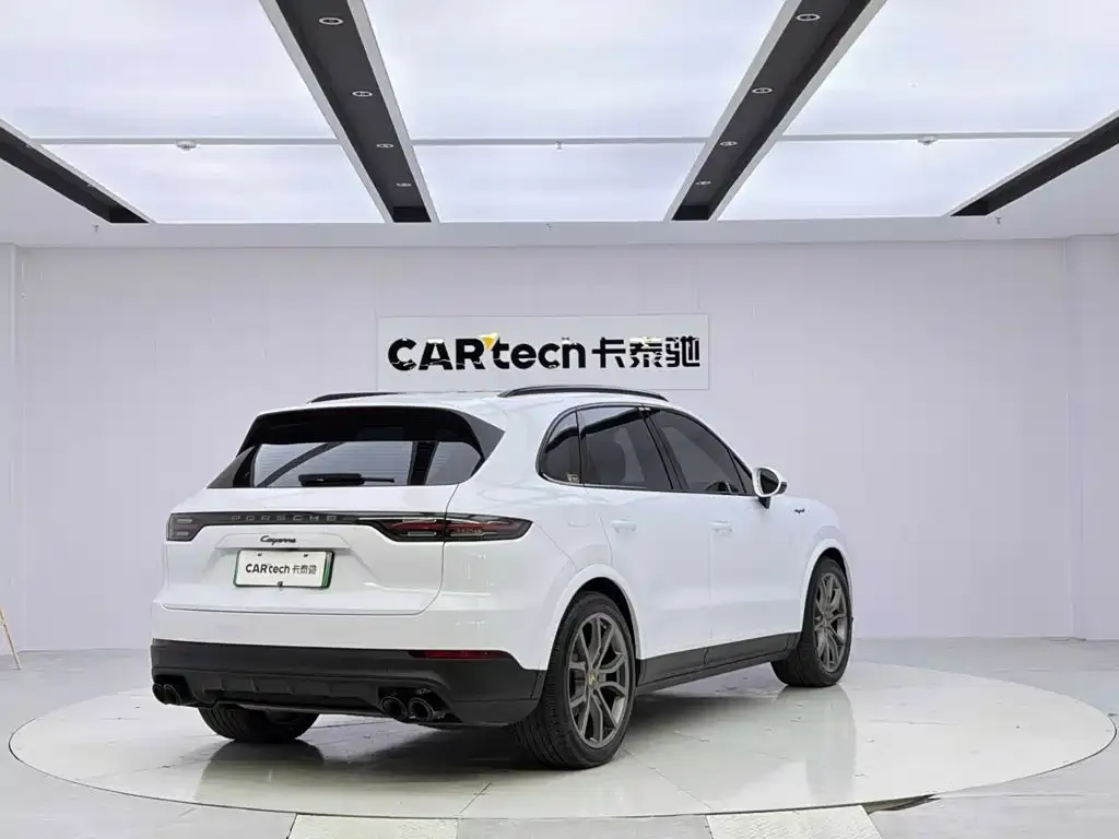 Porsche Cayenne Hybrid — фото 6