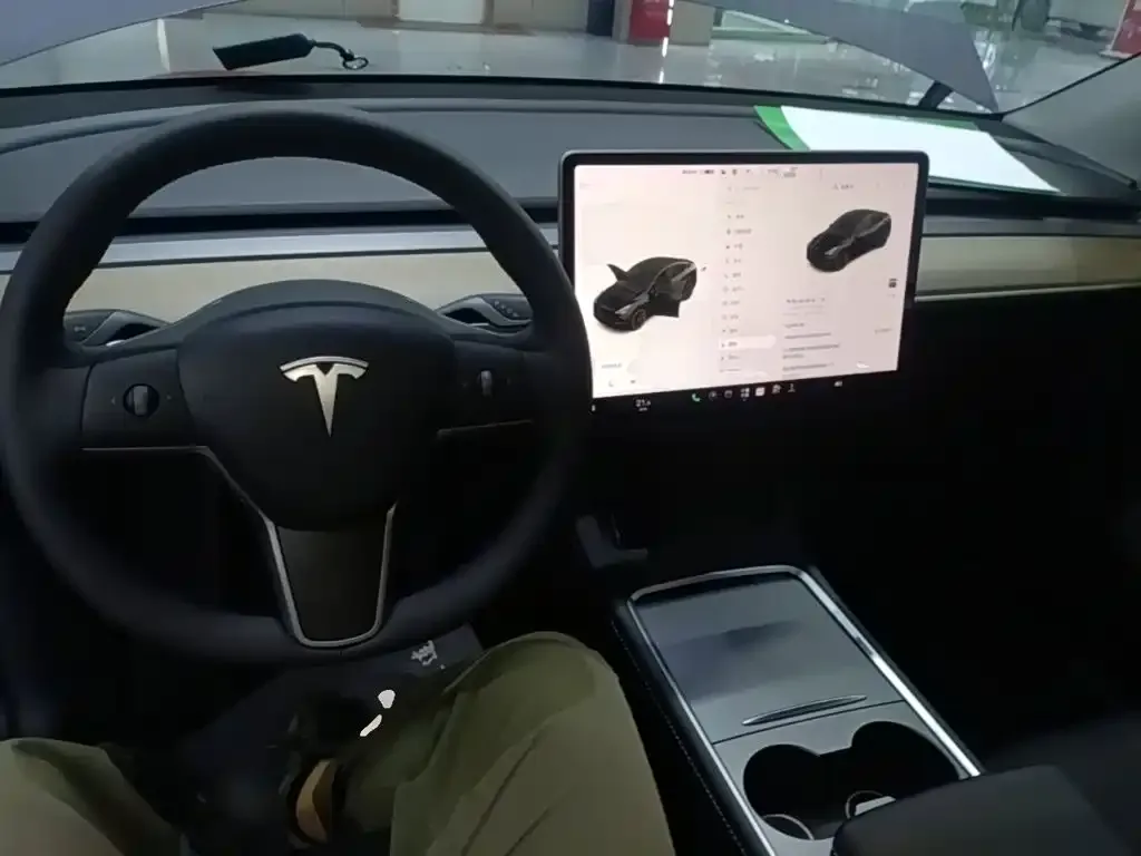 Tesla Model Y — фото 2