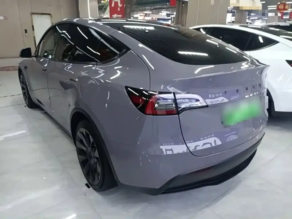 Tesla Model Y — фото 9