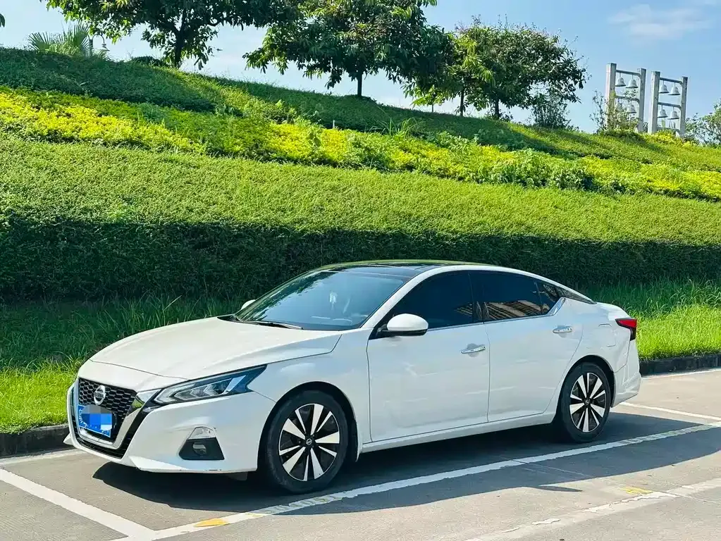 Nissan Teana — фото 1