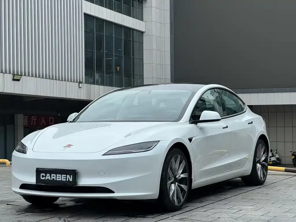 Tesla Model 3 — фото 1