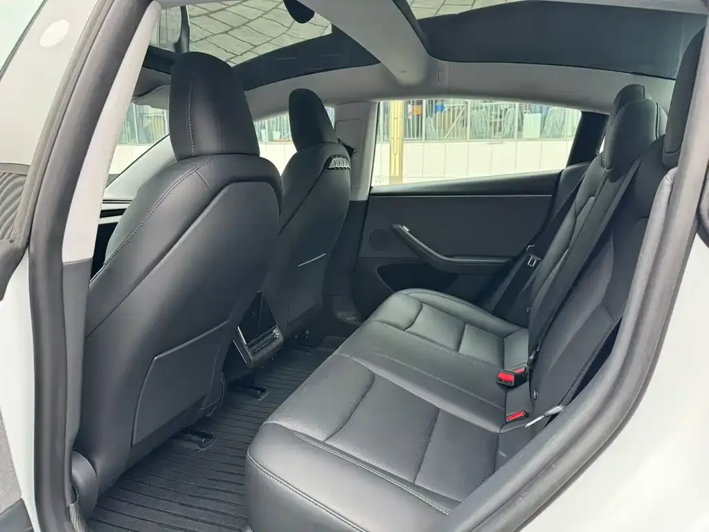 Tesla Model 3 — фото 2