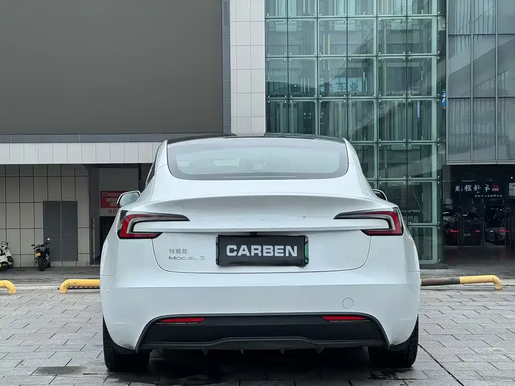 Tesla Model 3 — фото 9