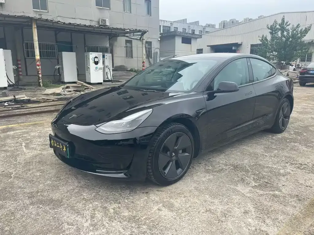 Tesla Model 3 — фото 1