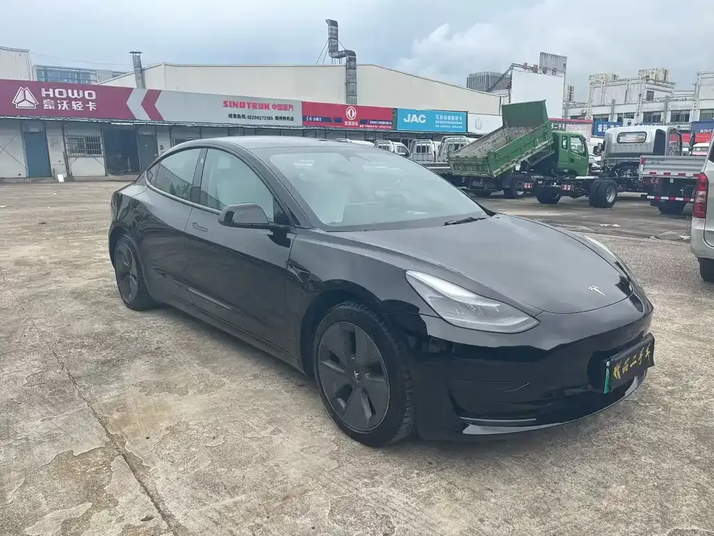 Tesla Model 3 — фото 5
