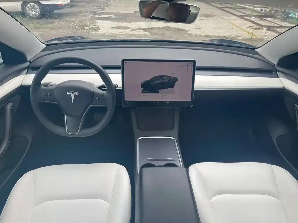 Tesla Model 3 — фото 3