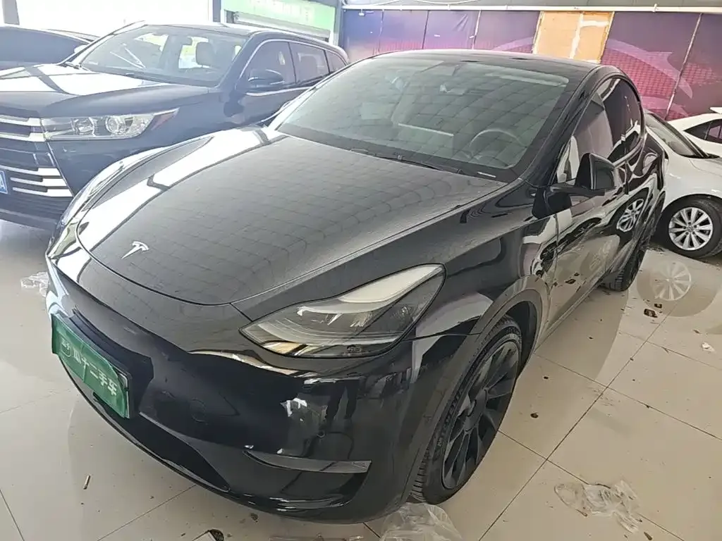 Tesla Model Y — фото 1