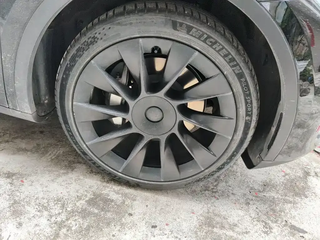 Tesla Model Y — фото 8