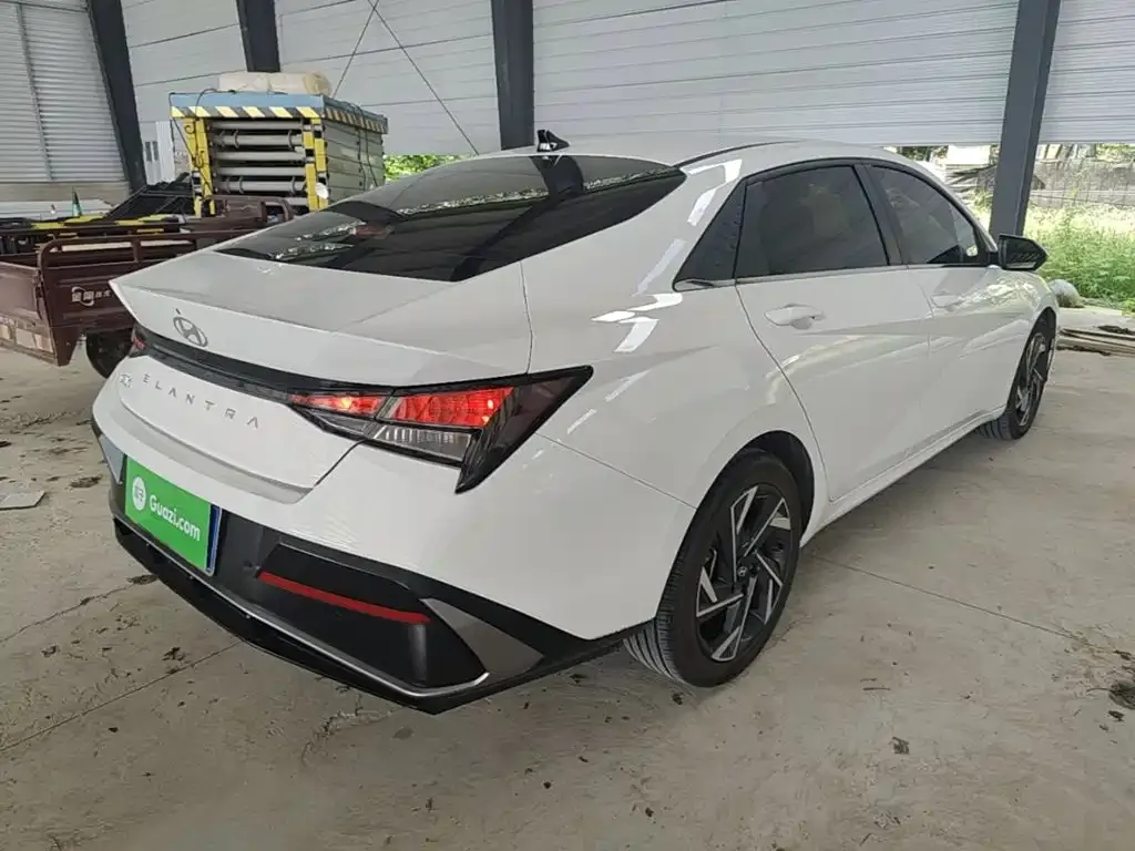 Hyundai Elantra — фото 10