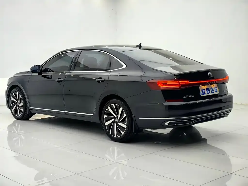 Volkswagen Passat — фото 5