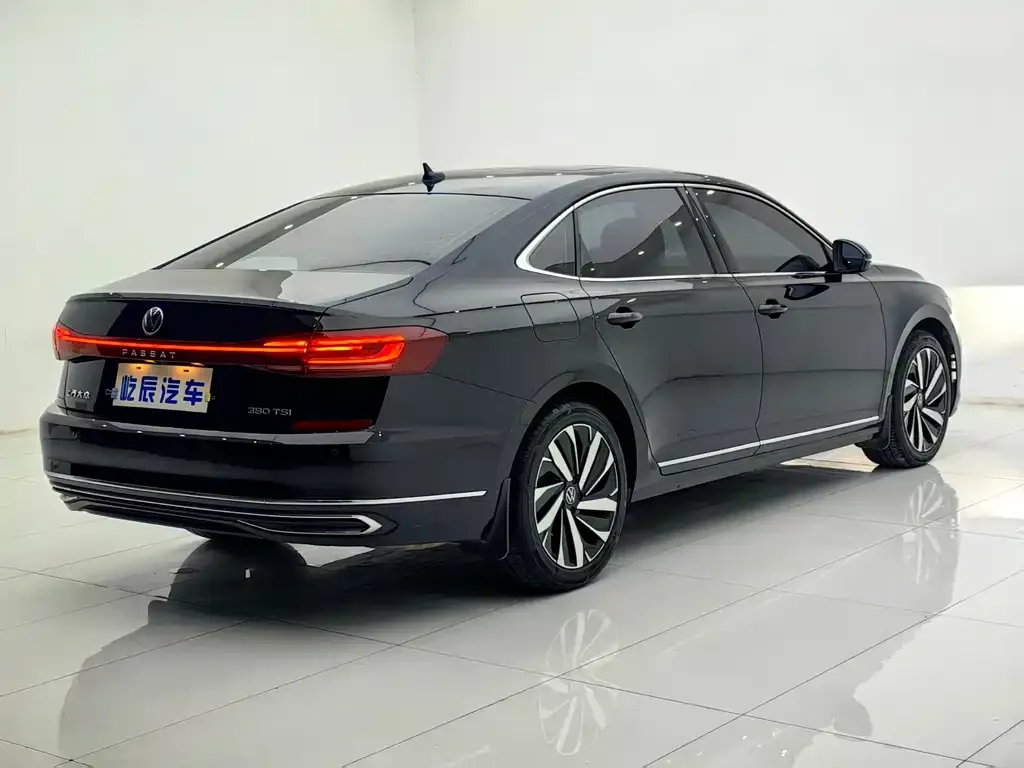 Volkswagen Passat — фото 7
