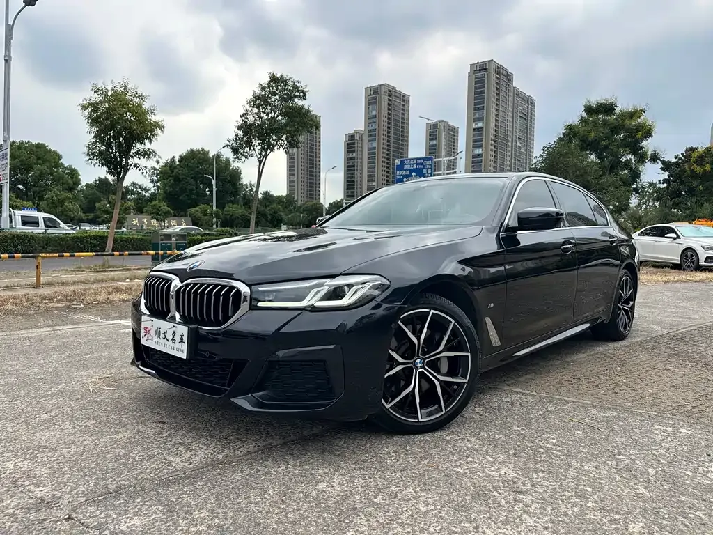 BMW 5 Series — фото 1