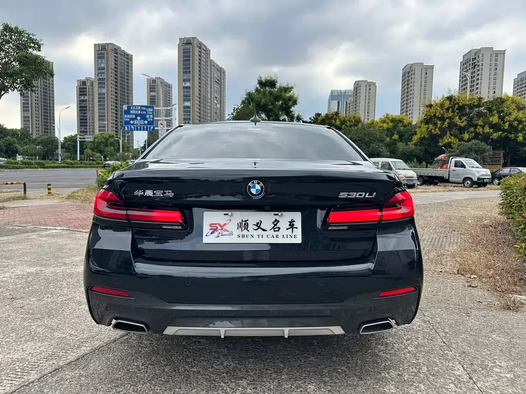 BMW 5 Series — фото 10