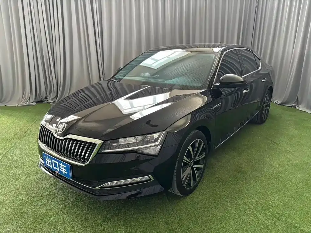 Skoda Superb — фото 1