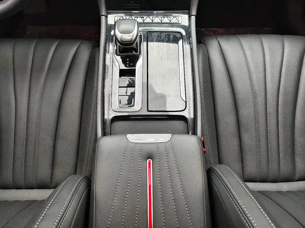 Hongqi H5 — фото 10