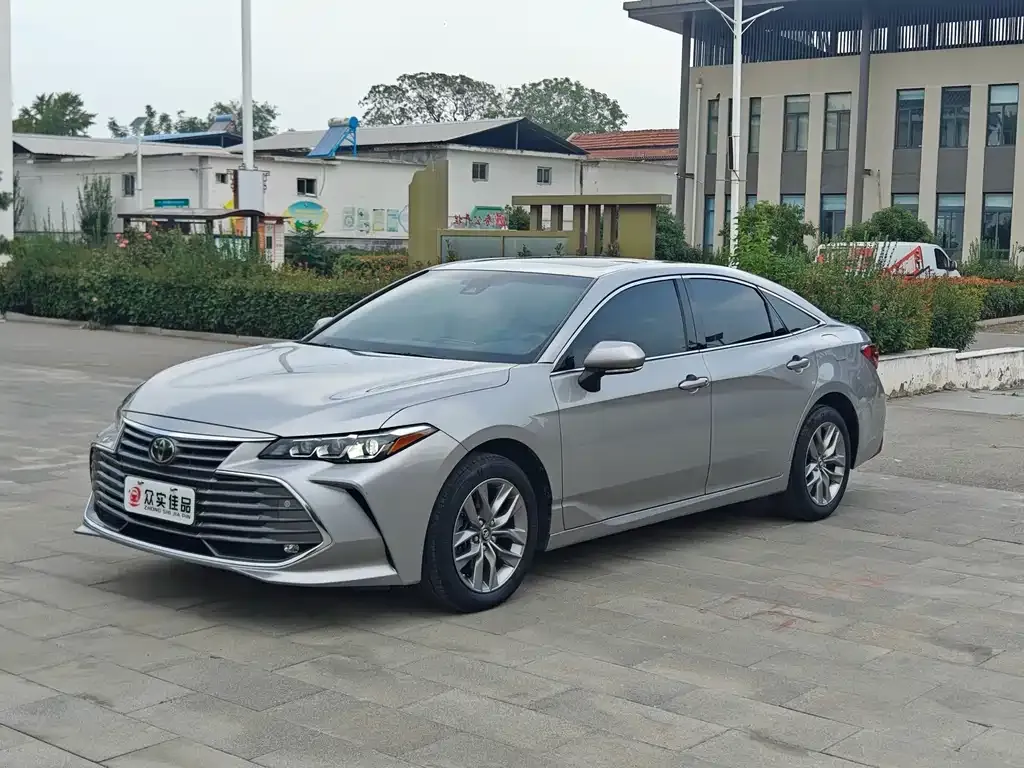 Toyota Avalon — фото 1