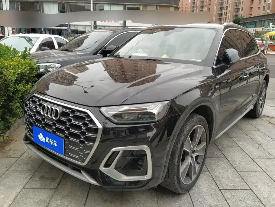 Audi Q5L — фото 1